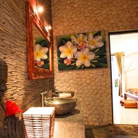Our holiday villa in Bali has a cozy bathroom which is fully equipped.