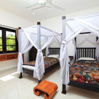 The vacation villa in Bali also has a bedroom with two single beds.