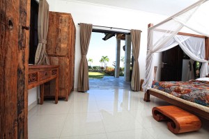From the bedroom you can walk on the terrace of the villa in Bali.